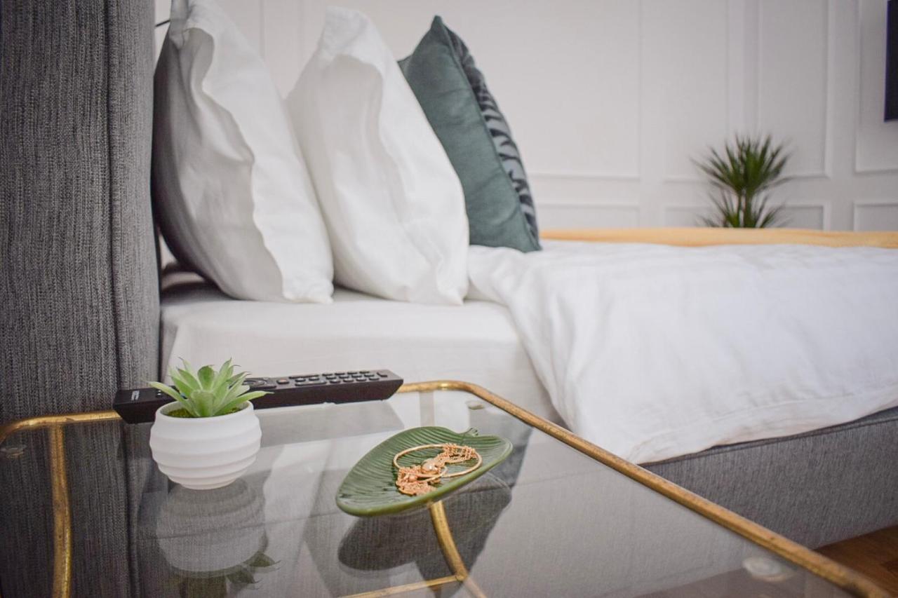Voya Nordic Apartment-A Luxury Oasis In The Old Town Brašov Exteriér fotografie